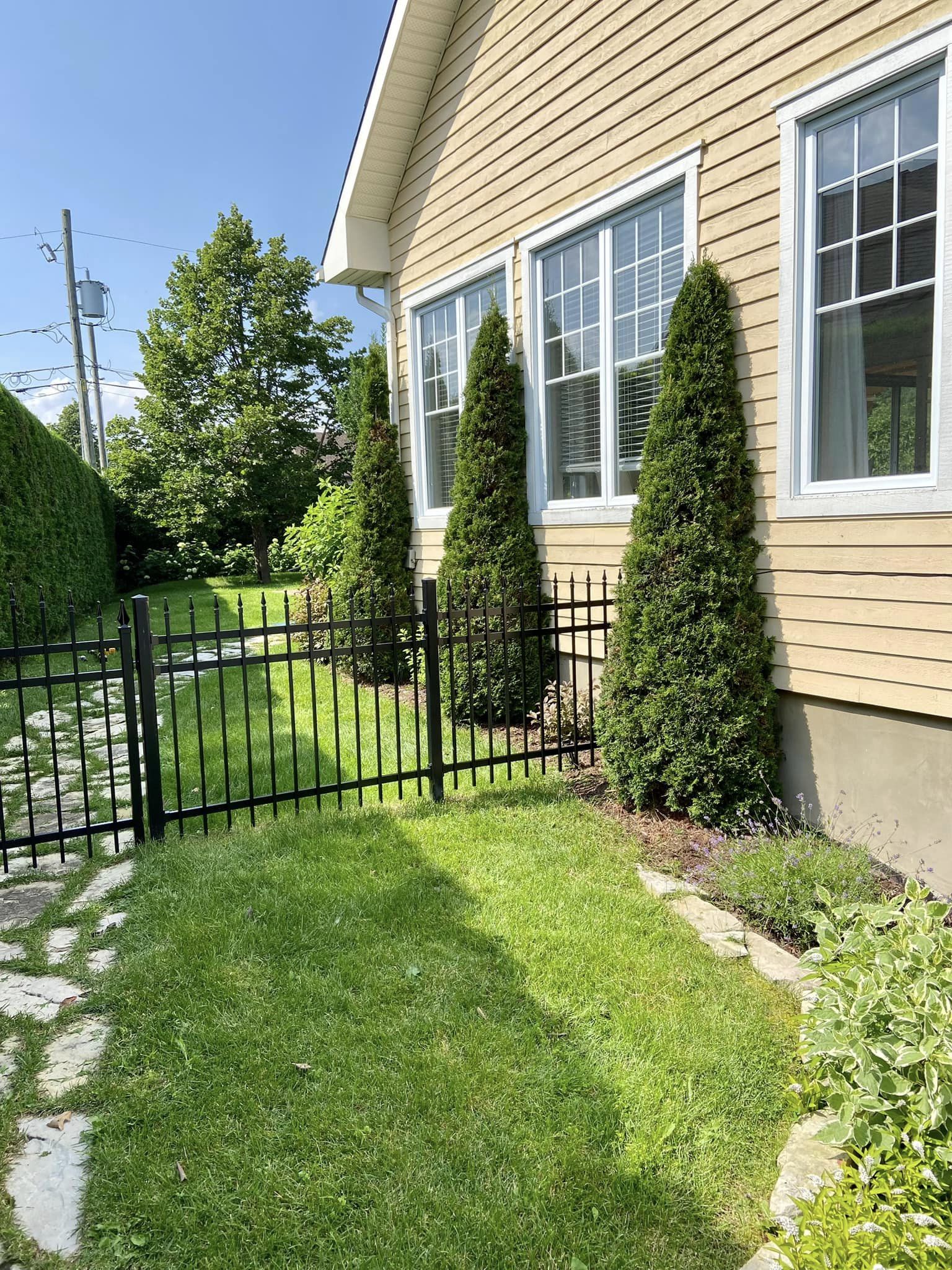 Haies Cetera - Specialists in cedar hedge trimming in Saint-Sauveur, Laurentides